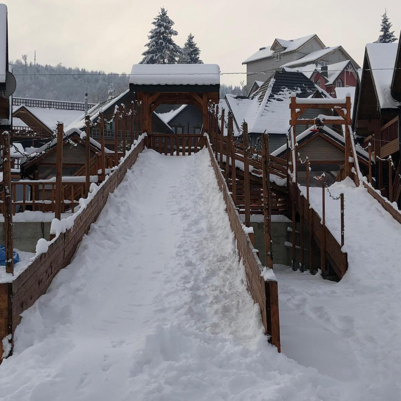 Family Hotel Kaskad Bukovel Exterior foto